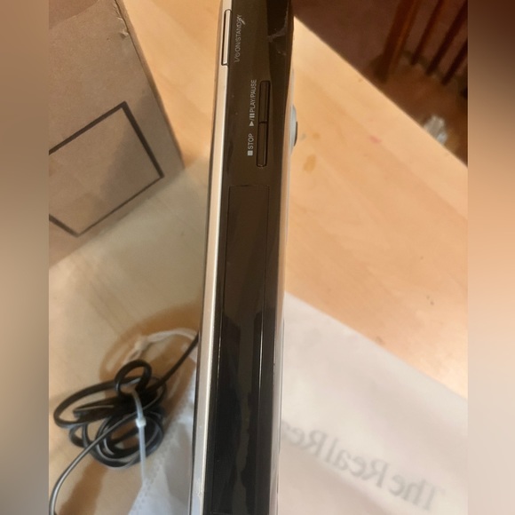 TOSHIBA DVD player - Picture 4 of 6